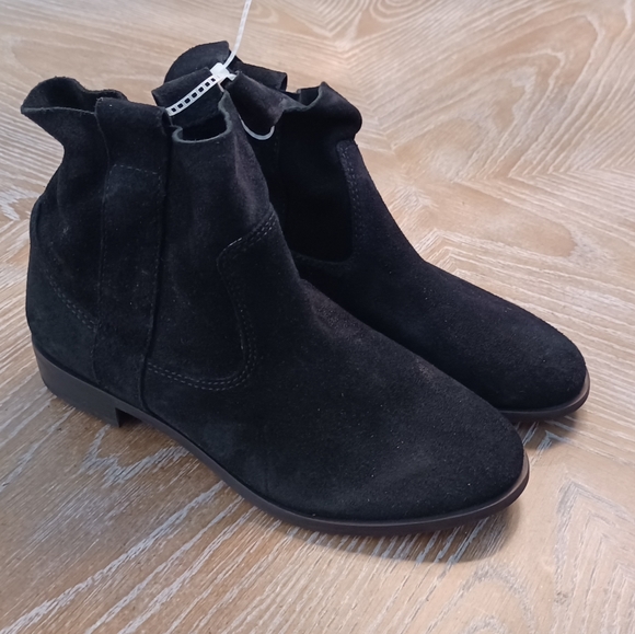 Gianni Bini Women's Black Suede Leather Ankle Flat Pull On Boot Size 6.5 NEW - Picture 4 of 7